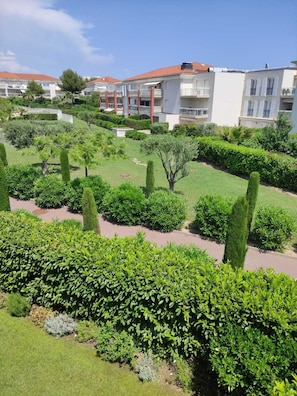 Property grounds - Charming apartment in amazing Antibes with sea view (Antibes)