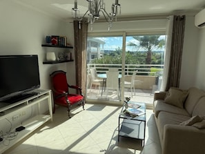 Living area - Charming apartment in amazing Antibes with sea view (Antibes)