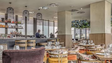 Căn hộ, 1 phòng ngủ, phù hợp cho người khuyết tật | Bar (trong khuôn viên)