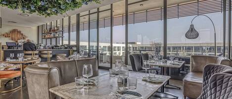 Apartment, 1 Bedroom, Accessible | Dining