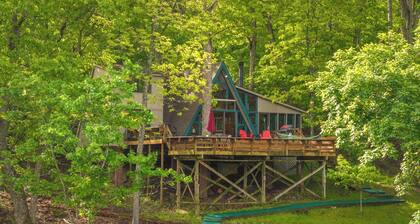 Aspen Peak Chalet - Waterfront on Lake Aspen