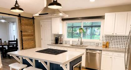Baroness Way - The Culinary Cottage • Fenced • Pets / Kids O