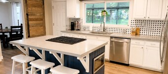 Baroness Way - The Culinary Cottage • Fenced • Pets / Kids O
