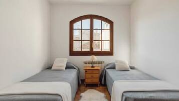 WiFi, bed sheets