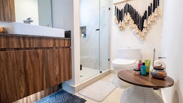 Luxury Apartment | Bathroom