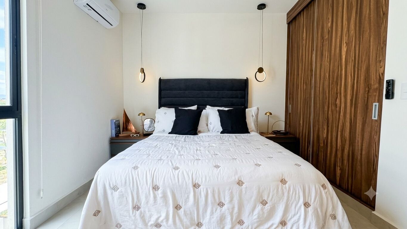 Luxe appartement | Luxe beddengoed, een kluis op de kamer, individueel gedecoreerd