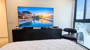 Luxury Apartment | Premium bedding, in-room safe, individually decorated