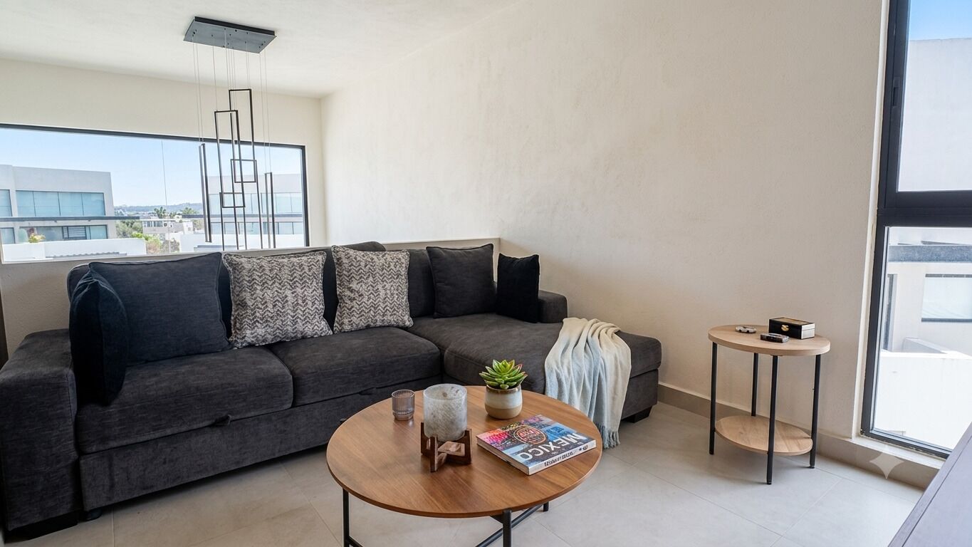 Departamento de lujo | Área de sala de estar | Televisión LED de 60 pulgadas con canales por cable 