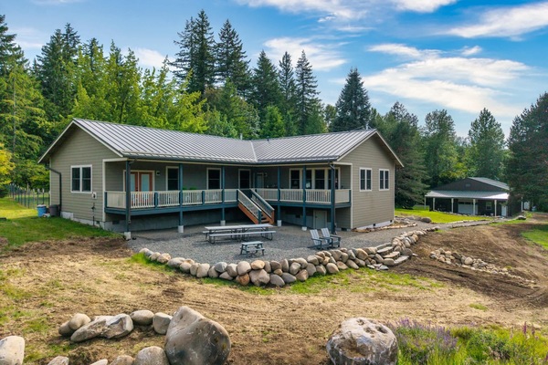 Exterior front view of the home.