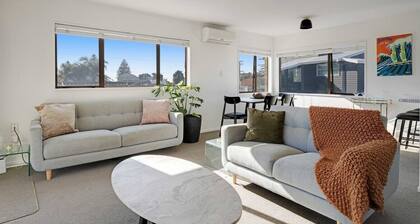 Mt Maunganui 3BR Beach Haven | Garage and Air-con