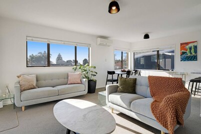 Mt Maunganui 3BR Beach Haven | Garage and Air-con