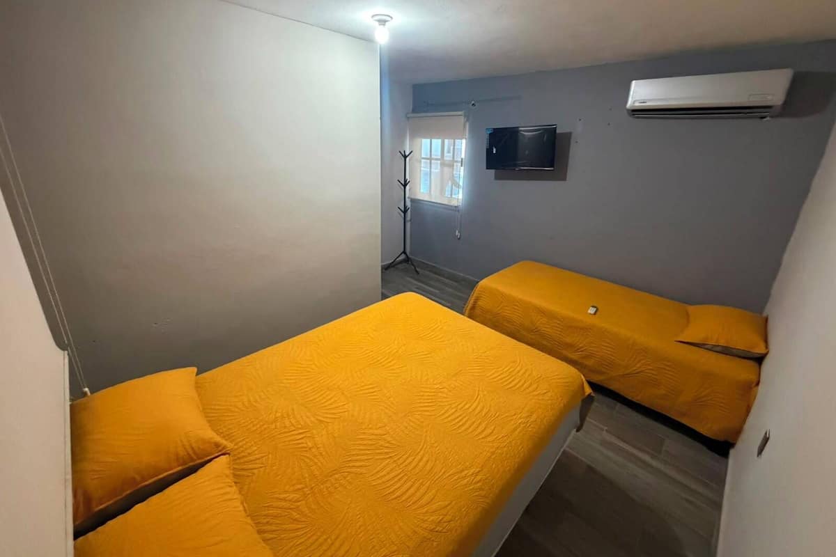 Basic Room, Poolside