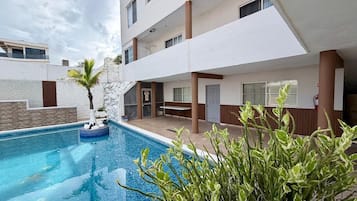 Habitación doble de lujo, patio, vista a la alberca | Alberca | Alberca al aire libre