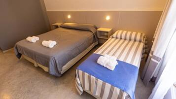 In-room safe, blackout drapes, free WiFi