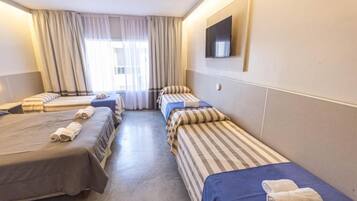 In-room safe, blackout drapes, free WiFi