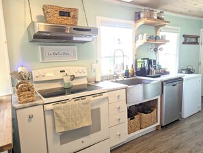 Private kitchen - Cozy 2-bedroom renovated cabin in serene Westminster with AC on 5 Acres (Westminster)