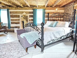 2 bedrooms, iron/ironing board, WiFi, bed sheets - Cozy 2-bedroom renovated cabin in serene Westminster with AC on 5 Acres (Westminster)
