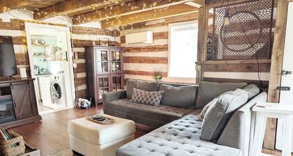 Peaceful renovated Cabin in serene Westminster with AC, firepit on 5 Acres