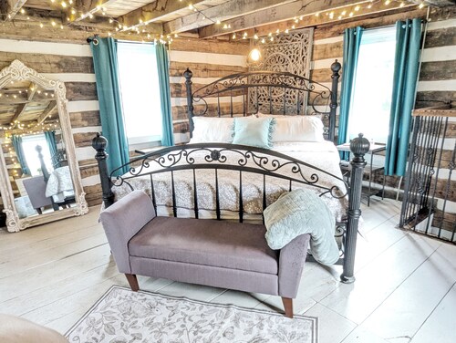 Cozy 2-bedroom renovated cabin in serene Westminster with AC on 5 Acres