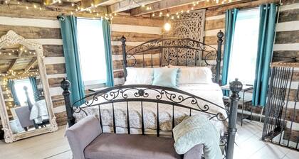 Cozy 2-bedroom renovated cabin in serene Westminster with AC on 5 Acres