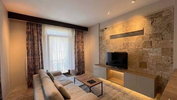 Comfort Suite, Balcony | Living area