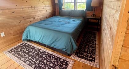 Peaceful 1-bedroom cabin in Soldiers Grove
