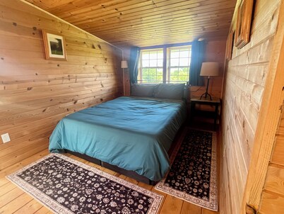 Peaceful 1-bedroom cabin in Soldiers Grove