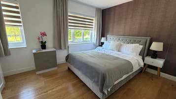 4 habitaciones, tabla de planchar con plancha, wifi y ropa de cama