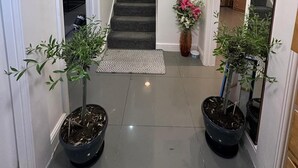 Interior - Greenview Manor house in Tottenham North London 4BRM 2bath (London)