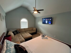 Internet, bed sheets - Big Waterfront House! Fishing Dock, Arcade, Garage Parking, Walk to Beach! (Norfolk)