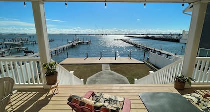 Big Waterfront House! Fishing Dock, Arcade, Garage Parking, Walk to Beach!