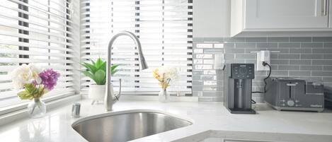 Fridge, microwave, stovetop, dishwasher