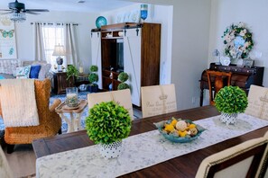 Dining - Nanny`s Nest - A Gentle Place to Land (Nederland)
