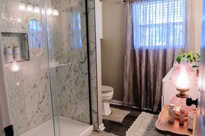 Hair dryer, towels - Nanny`s Nest - A Gentle Place to Land (Nederland)