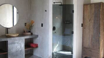 Standard Room 07, Balcony, Garden View | Bathroom