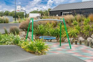 Children’s area - Kinloch Retreat - stay n play, golf, hike & bike (Kinloch)