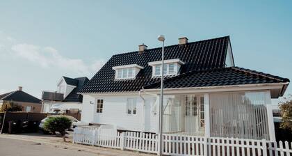 Family-friendly holiday home near the sea