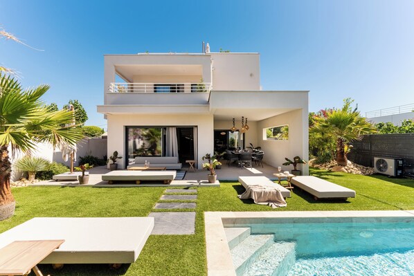 A modern two-story house with a swimming pool, outdoor seating, and a well-maintained lawn. - Villa Maya · Rooftop beach access heated pool (Agde)