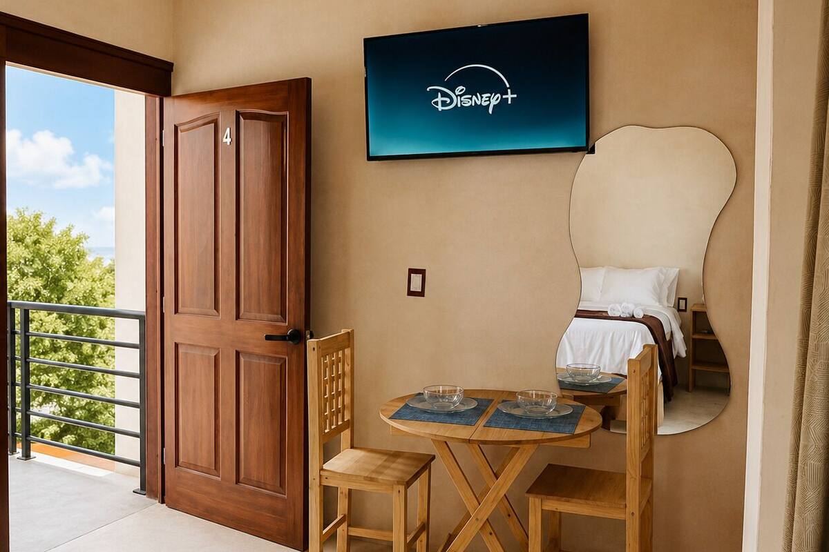 Studio Basic, balkon, pemandangan kota | Brankas, tirai kedap cahaya, Wi-Fi gratis, dan seprai linen
