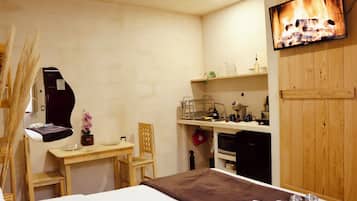 In-room safe, blackout drapes, free WiFi