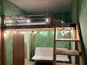 Family Studio | In-room safe, blackout drapes, free WiFi