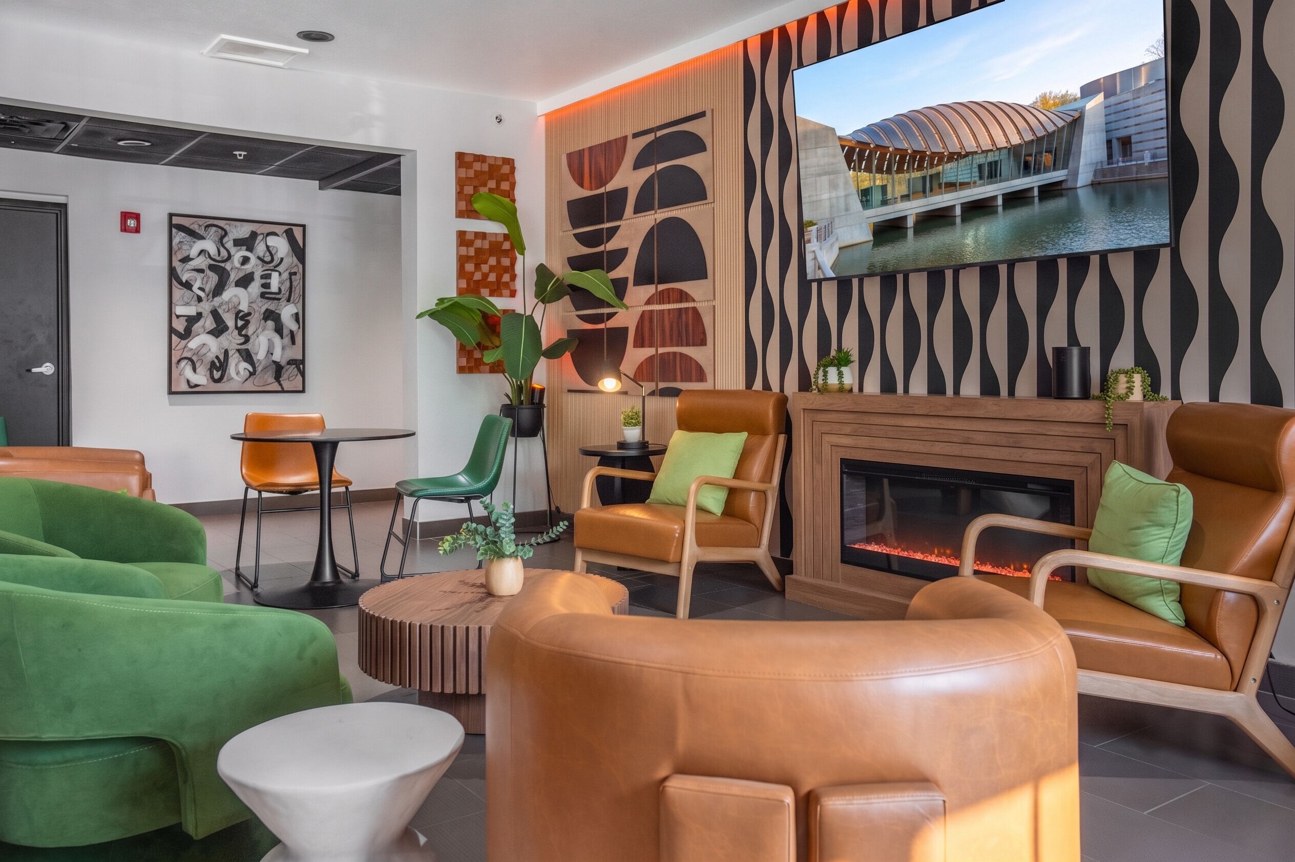 Boutique King Suite  On-site Dog Park, Bike Storage, Espresso Bar - Bentonville, AR