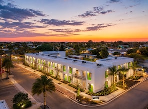 Exterior - Perfect 2-bedroom apartment with AC in Hallandale Beach (Hallandale Beach)