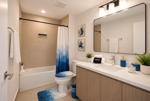 Bathroom - Perfect 2-bedroom apartment with AC in Hallandale Beach (Hallandale Beach)