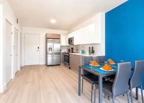 Dining - Perfect 2-bedroom apartment with AC in Hallandale Beach (Hallandale Beach)