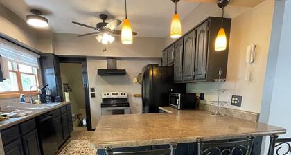 Grasslands Guesthouse Spacious 4bedroom,3 bath house in peaceful Chamberlain.