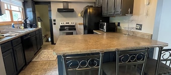 Grasslands Guesthouse Spacious 4bedroom,3 bath house in peaceful Chamberlain.