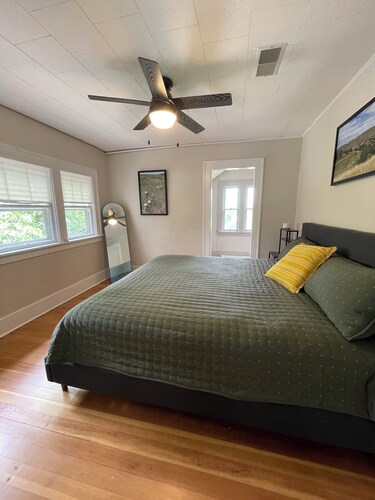 Grasslands Guesthouse Spacious 4bedroom,3 bath house in peaceful Chamberlain.  