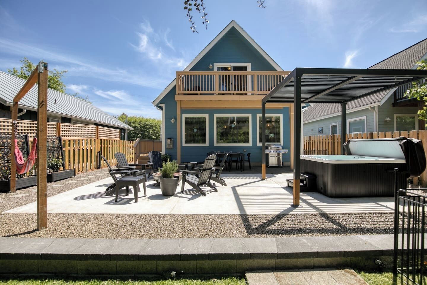 テラス / パティオ. Seagulls Beach House: Hot Tub, Fire Pit & Steps to Beach