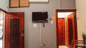 Deluxe Double Room, Private Bathroom | Interior